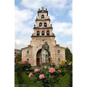 Click para ampliar. Pulsa en el nombre para ver la ficha. Pelayo 2 - Cangas Iglesia y estatua del rey